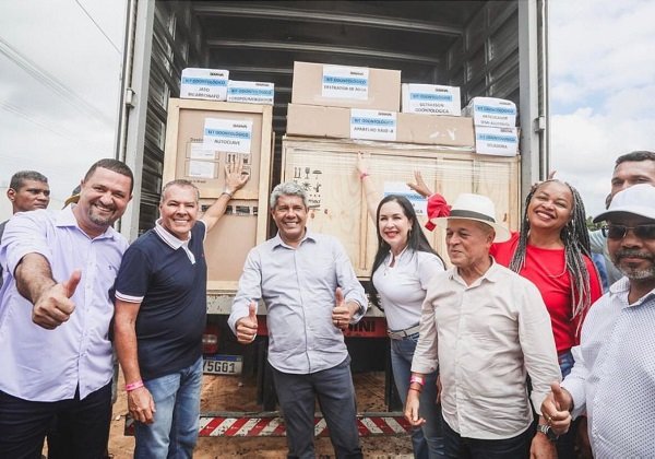 Governo entrega pavimentações, equipamentos e assina ordens de serviço, em Alagoinhas