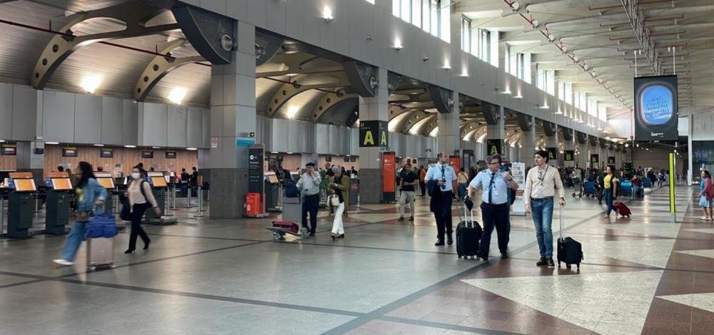Aeroporto de Salvador volta a operar após suspender pousos e decolagens