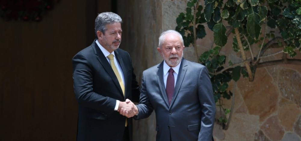 Arthur Lira se reúne com Lula e nega ter tratado de mudanças nos ministérios