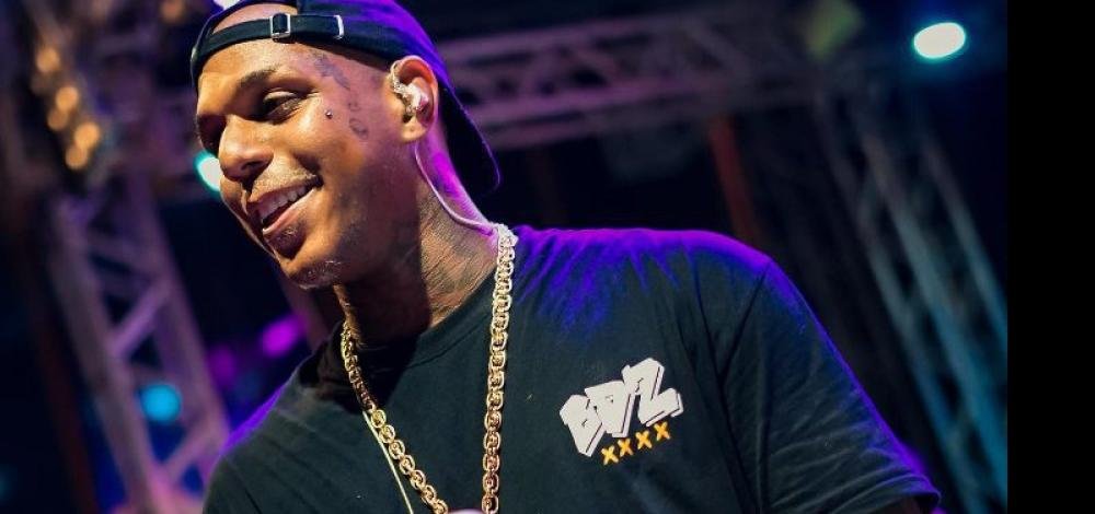 Oh Polêmico desmaia após show e é levado para hospital na Bahia