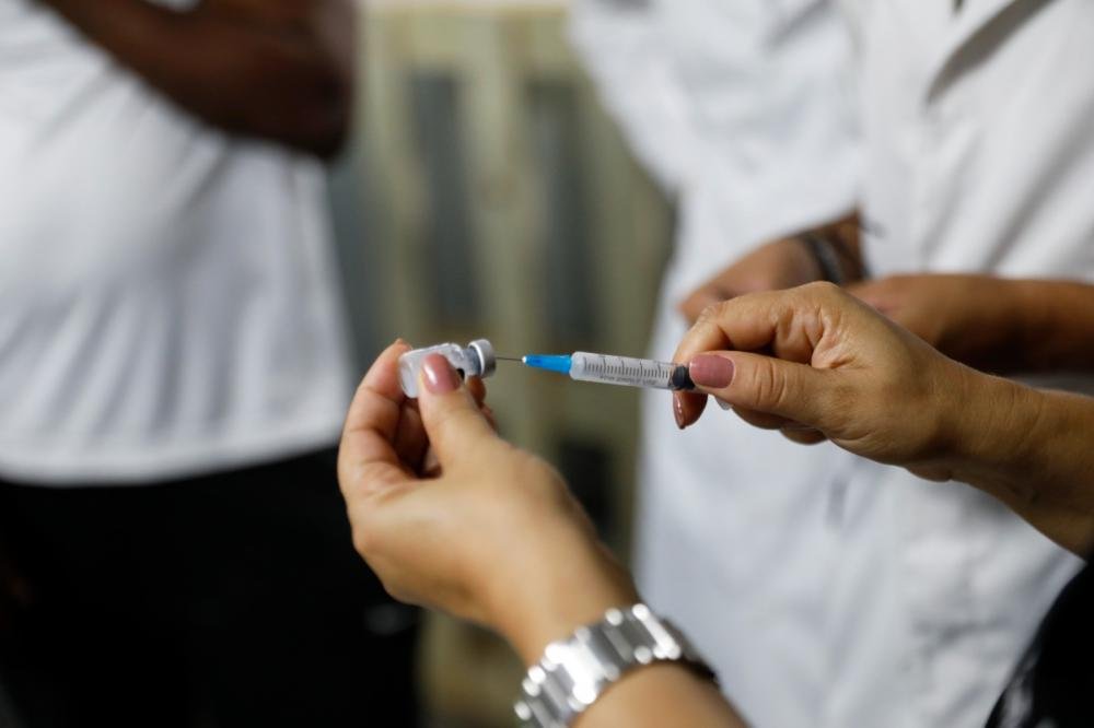 Anvisa dá registro definitivo para vacina bivalente contra covid-19