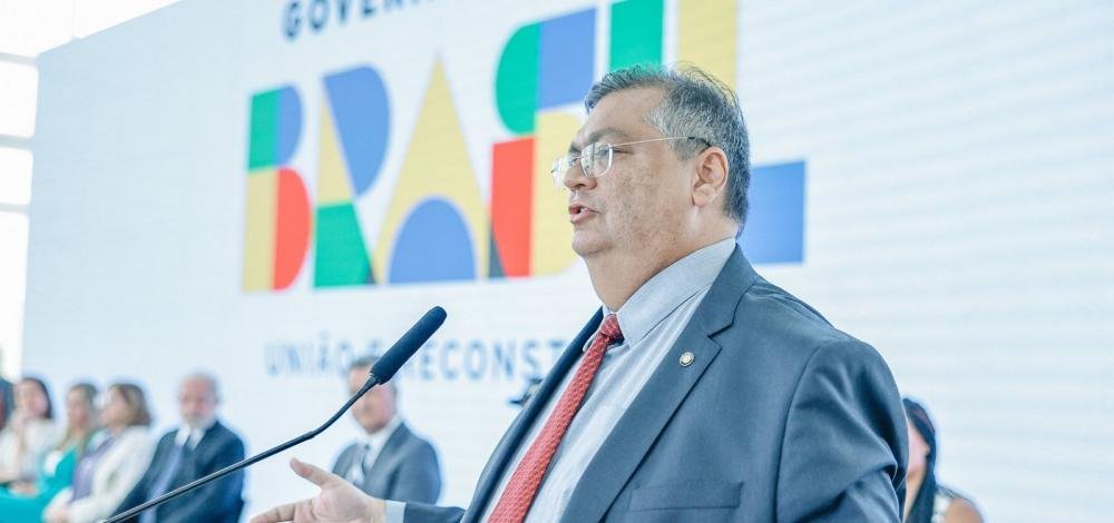 Ministro da Justiça anuncia doação de câmeras para instalação nos uniformes de policiais na Bahia