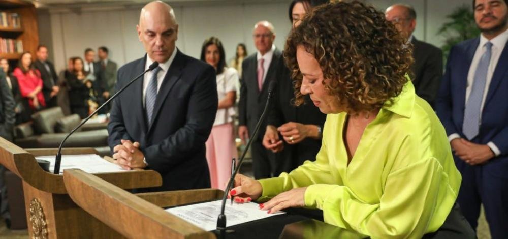 TSE empossa a primeira ministra negra da história: Edilene Lobo