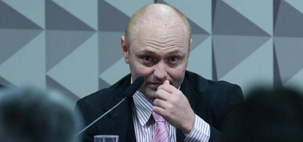 Hacker Delgatti diz que Bolsonaro prometeu indulto para invadir urnas