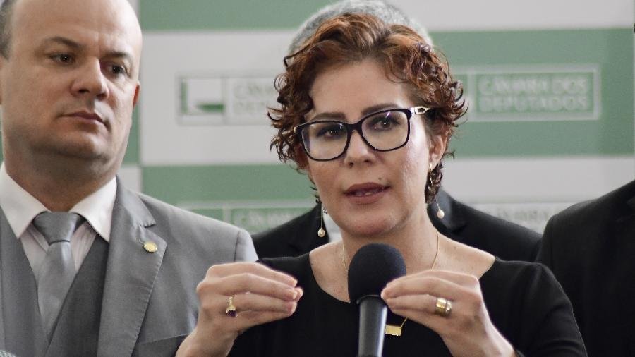 Carla Zambelli recebe alta após passar cinco dias internada