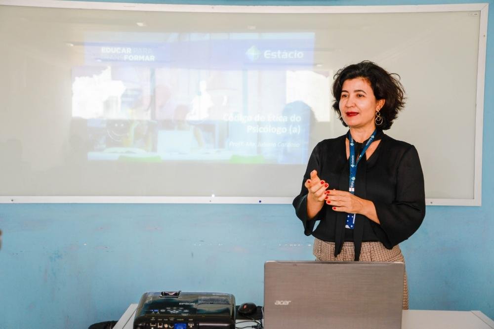 Saúde mental emerge como uma das principais causas de afastamento no trabalho, alertam especialistas