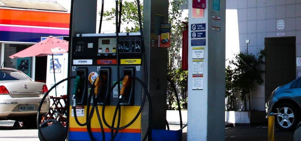 Acelen anuncia aumento de 13% no preço de venda da gasolina para distribuidoras