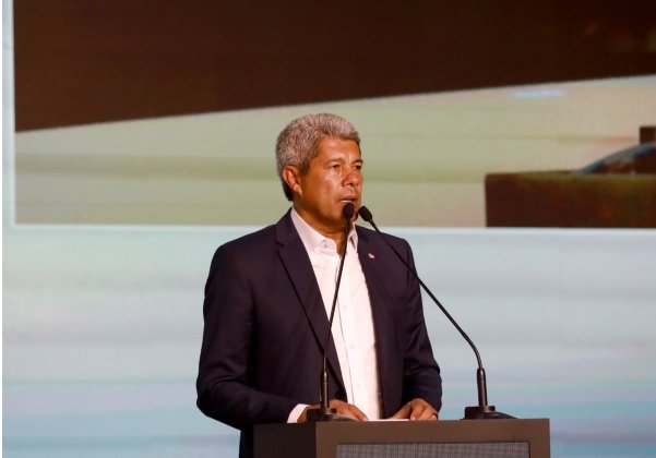 Jerônimo anuncia projeto de lei que isenta IPVA de veículos elétricos na Bahia