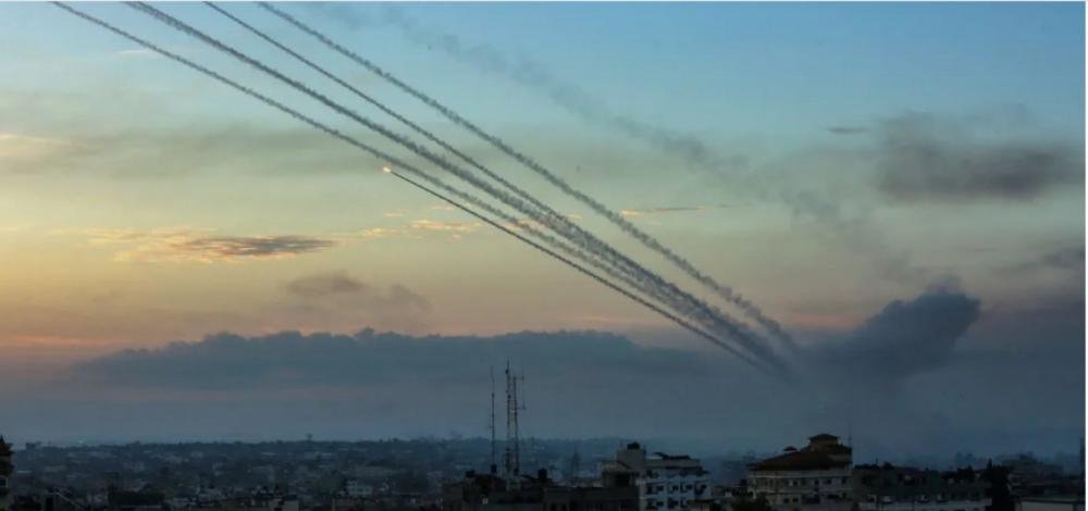 Sem espaço nos cemitérios, corpos de palestinos são armazenados em caminhões refrigerados em Gaza