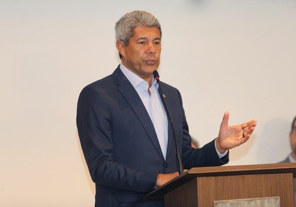 Governador anuncia antecipação de salário do funcionalismo em função do Dia do Servidor