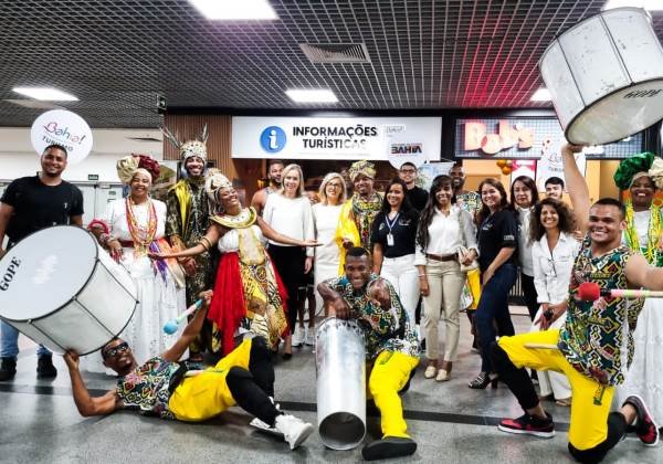 Turistas poloneses chegam a Salvador em voo inédito direto de Varsóvia