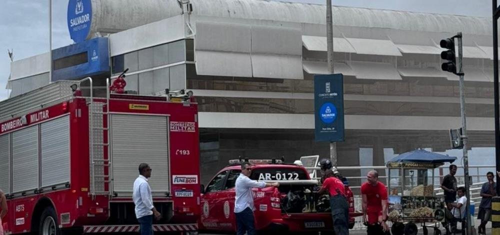 Incêndio atinge subestação na Praça Municipal e sede da prefeitura de Salvador é evacuada