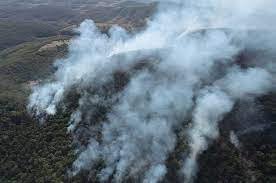 Incêndio no centro-norte da Bahia já atingiu 30 fazendas e mosteiro histórico corre risco