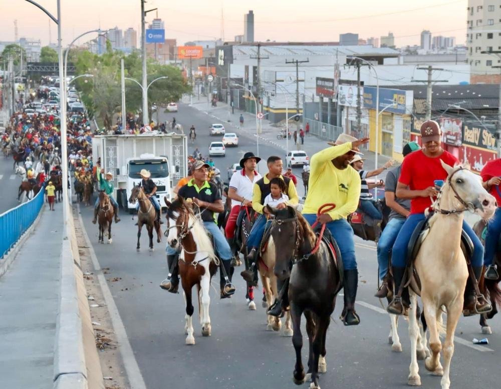 Com 155 grupos de montaria e shows com 35 mil pessoas, Cavalgada Princesa do Sertão é maior evento do gênero em Feira