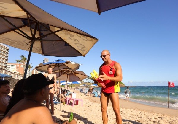 Verão: Corpo de Bombeiros amplia ações de prevenção nas praias baianas