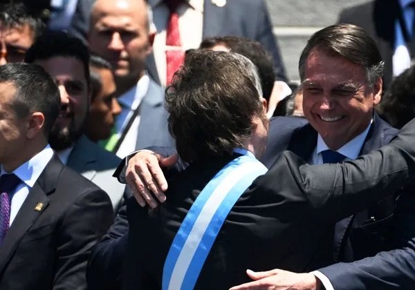 Presença de Bolsonaro na posse de Milei inquietou chefes de Estado sul-americanos