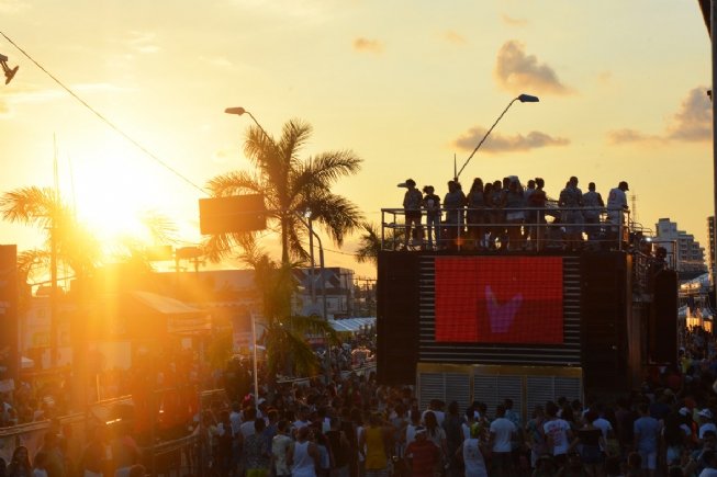 Alinne Rosa convoca foliões a 'ativarem seus superpoderes' na Micareta de Feira
