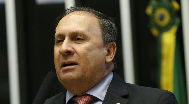 Prefeito de Mata de São João, João Gualberto renuncia ao cargo