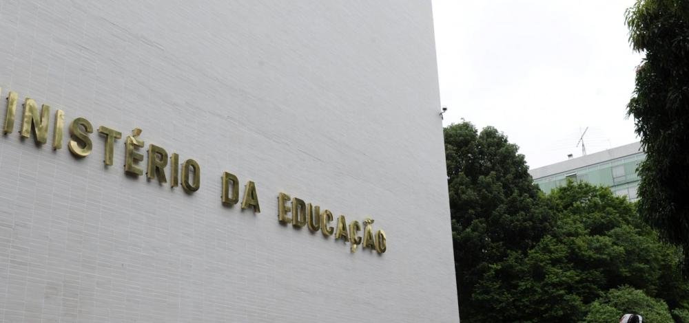 Servidor acusado de participar de esquema de propina com pastores é destituído do cargo