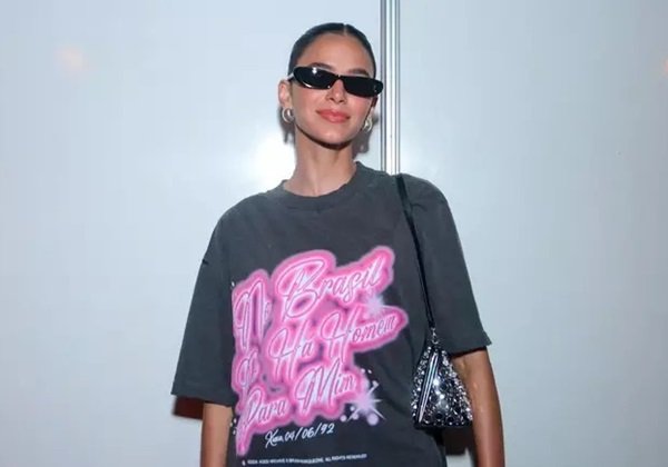 Marquezine usa blusa personalizada em show de Xuxa: ‘No Brasil não há homem para mim’