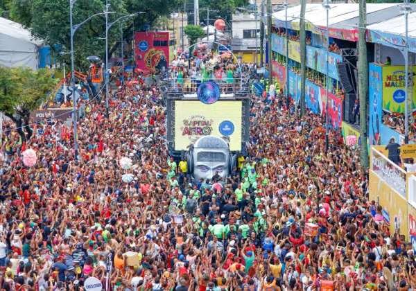 Brasil recebe 228 mil turistas internacionais durante a folia