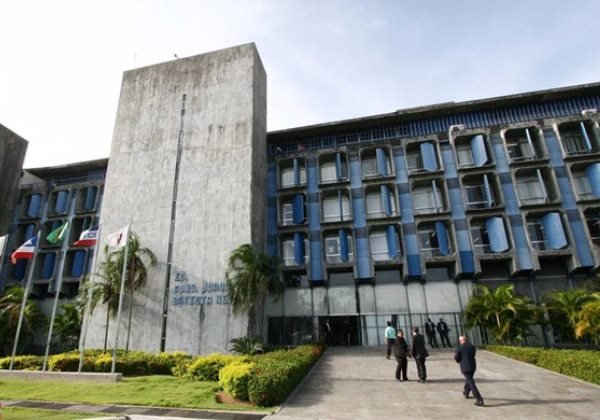 Ex-prefeito, George Roberto é multado pelo TCM