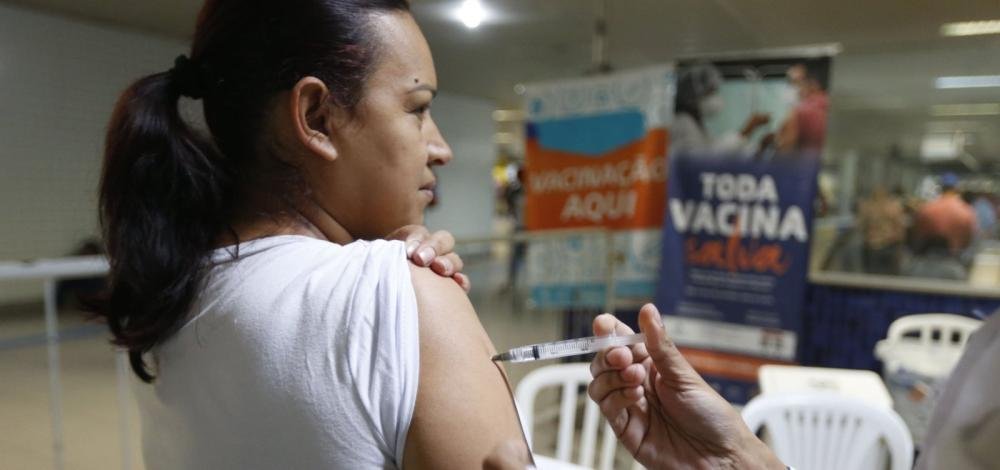 Dengue causa alerta, mas covid ainda mata mais na Bahia