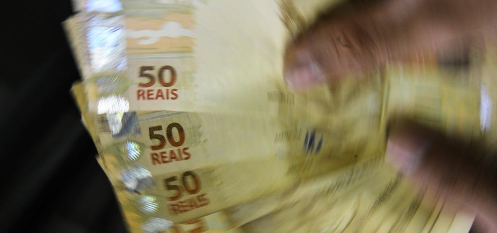 Inflação oficial do Brasil acelera em fevereiro para 0,83%