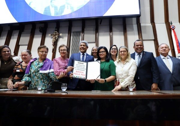 Governador entrega à Alba projeto de lei que institui o programa Bahia Pela Paz
