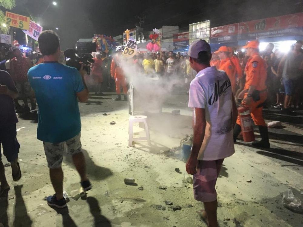 Carro de cachorro quente tem princípio de incêndio no circuito da Micareta