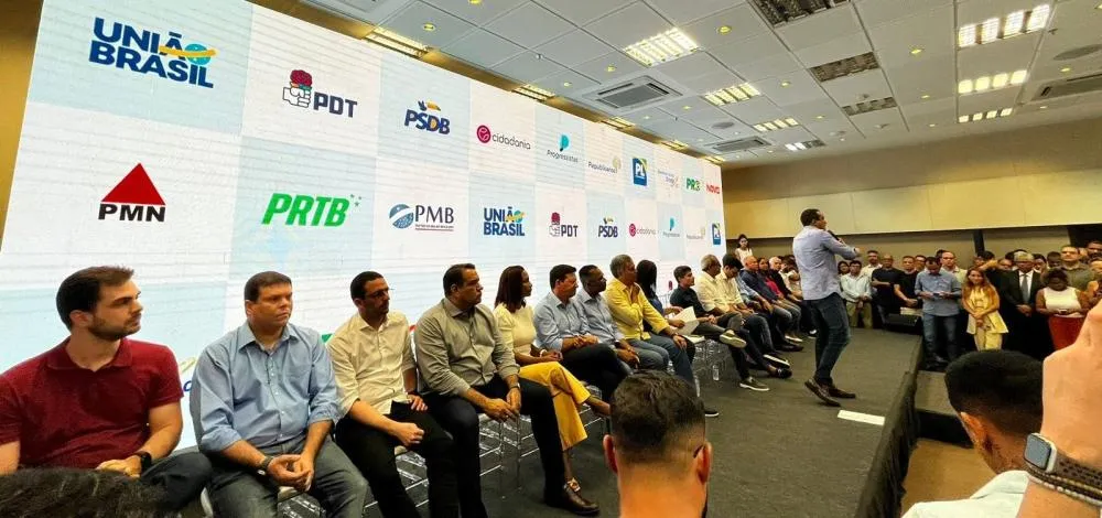 Bruno Reis anuncia pré-candidatura à reeleição e confirma Ana Paula como vice