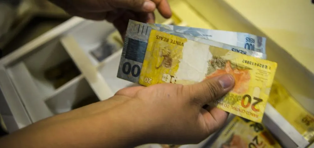 Salário médio dos baianos ficou abaixo da média nacional em 2022, aponta IBGE