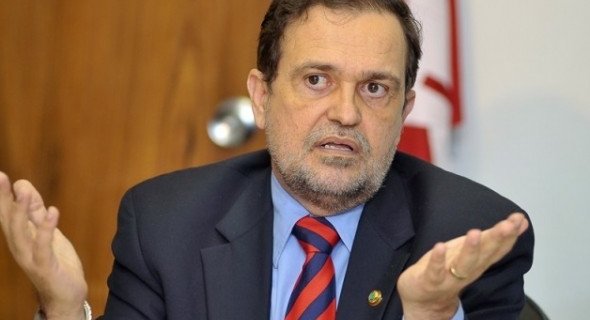 Com R$ 25 mil mensais de aposentadoria, Pinheiro pode se aposentar também da política