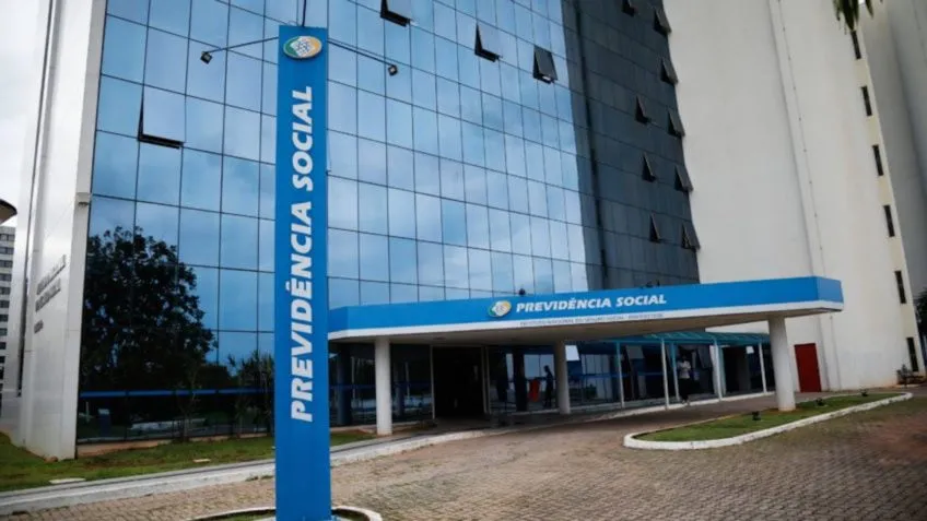 Servidores do INSS entram em greve por tempo indeterminado