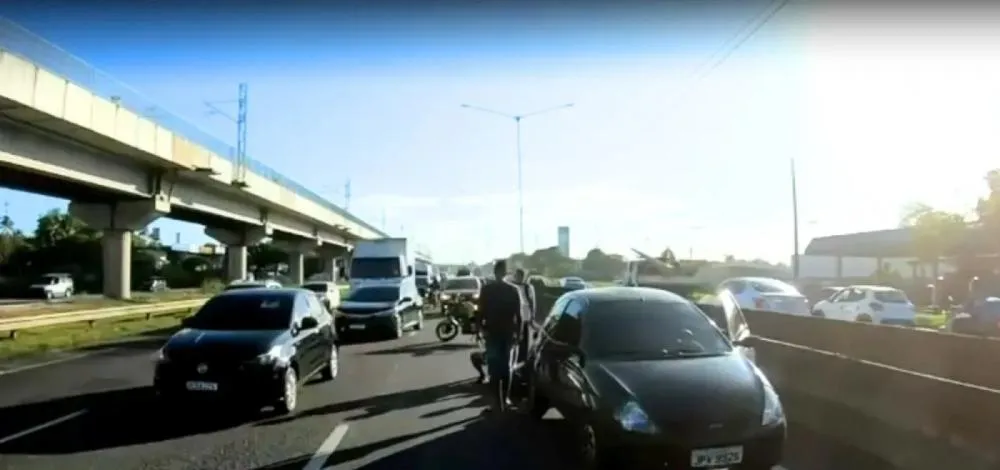 BR-324 registra ao menos dois acidentes na manhã desta segunda-feira