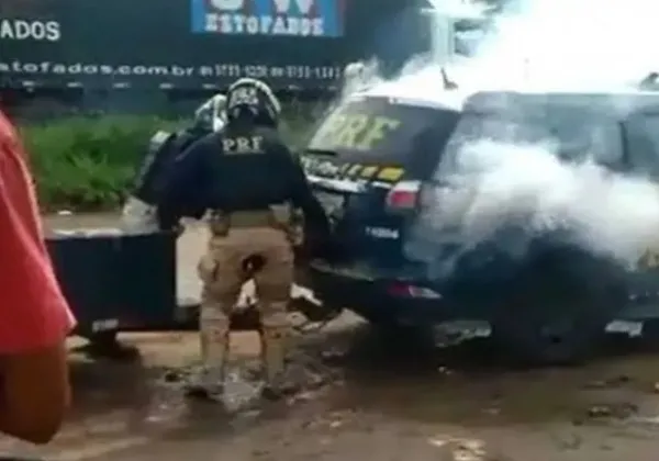 Pescadores são resgatados após naufragarem e ficarem à deriva por três dias em Caraíva