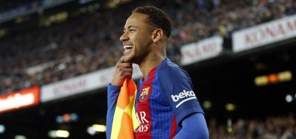 Negociação entre Neymar e Barcelona deve ser concluída na terça-feira