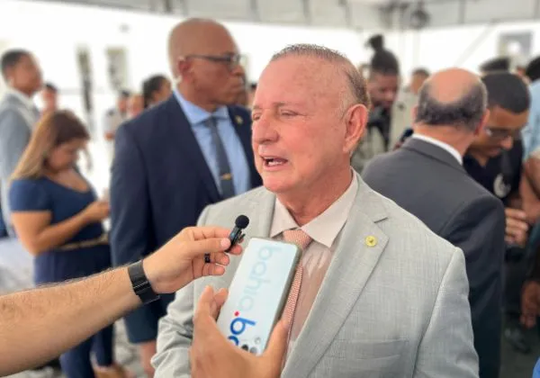 Adolfo descarta retorno à presidência da Alba, e Ivana prega cautela