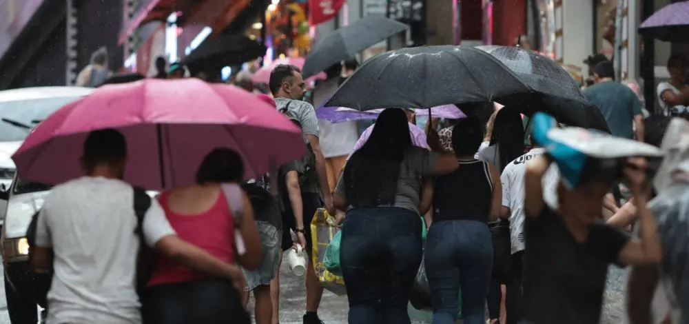 Quase 100 cidades baianas recebem alerta de chuva; saiba quais