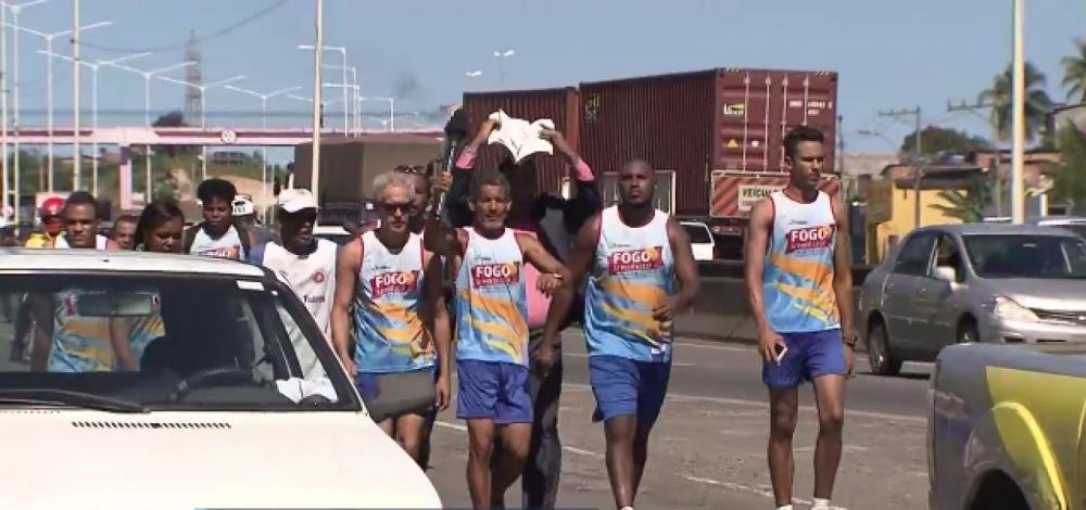 Dois de Julho: Moradores acompanham a chegada do fogo simbólico