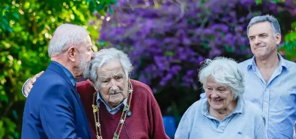 Lula embarca para Uruguai para ir a velório de Mujica