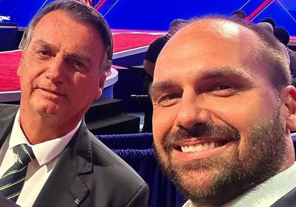 Despesas de Eduardo Bolsonaro nos EUA são custeadas com pix feitos por apoiadores