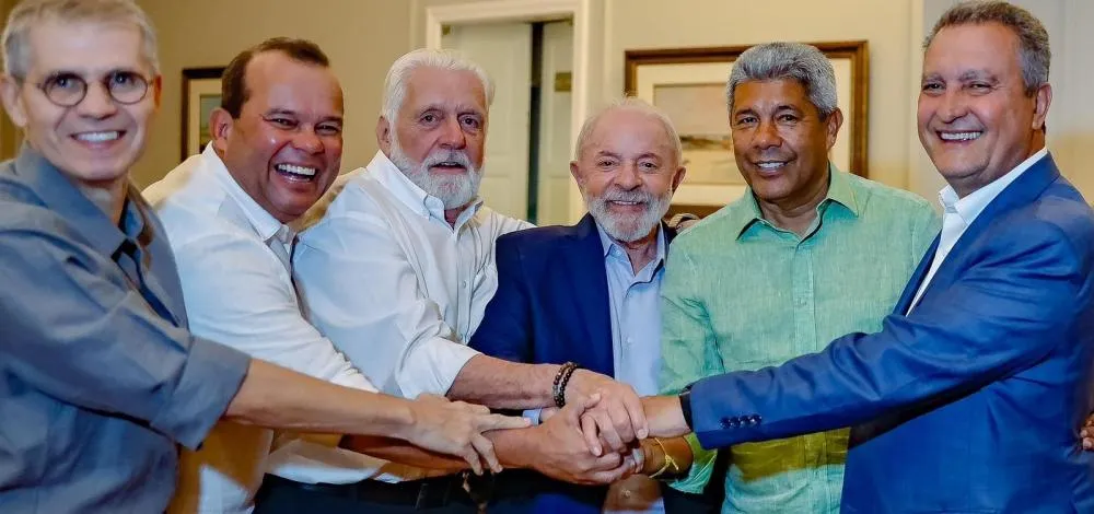 Lula se reúne com líderes do PT e autoridades baianas em Salvador