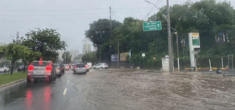 Chuva forte mantém mais de 70 cidades baianas em alerta