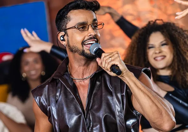 Parangolé lança clipe de ‘Ela Movimenta’ gravado em Salvador