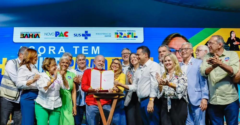 Ministros da Casa Civil e da Saúde, ao lado de Zé Neto, anunciam policlínica para Feira pelo PAC