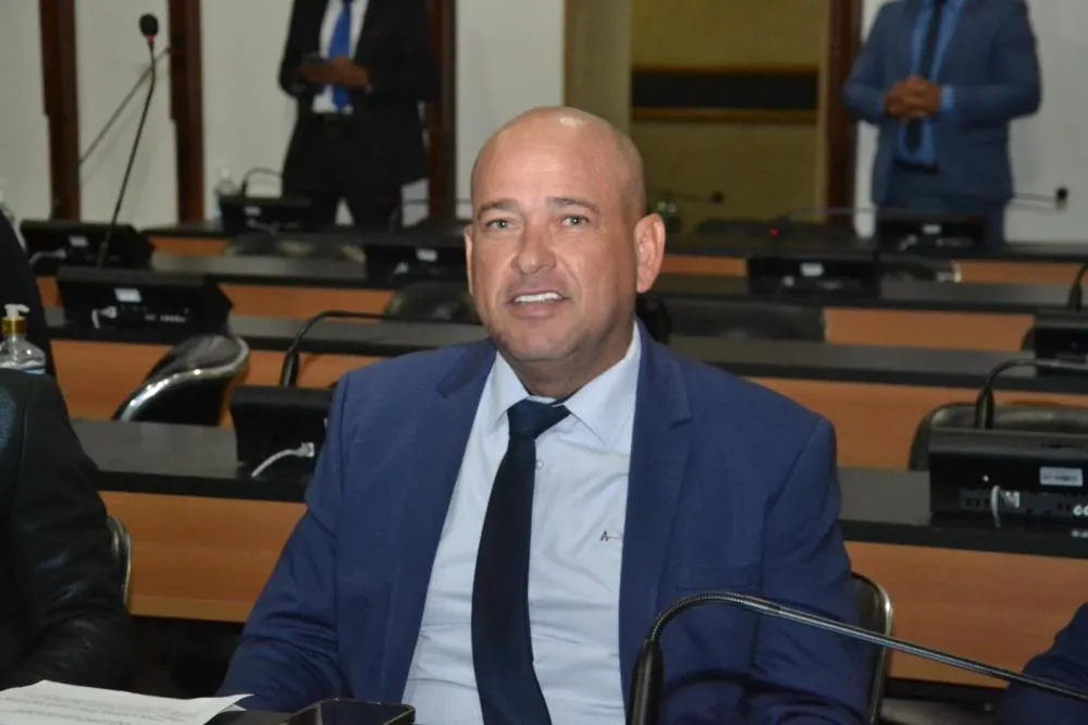 Binho Galinha: Governo atende pedido e instala antena de telefonia em Maria Quitéria