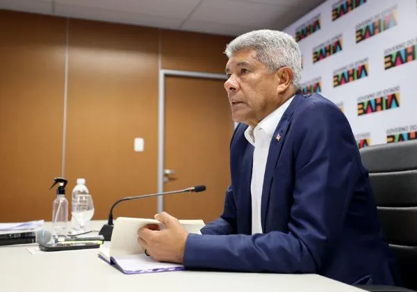 Jerônimo propõe reajuste salarial a 47 mil servidores