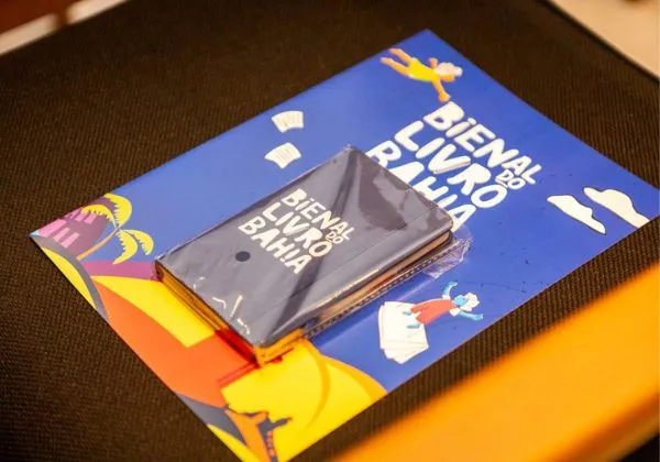 Governo aumenta o vale-livro para estudantes e professores na Bienal