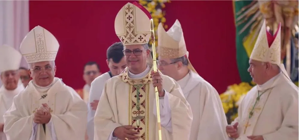 Novo bispo de Salvador é ordenado em missa campal no interior da Bahia